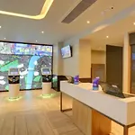 Modern Ensuite In Brook House, Torrington Place, London
