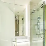 Modern Ensuite In Brook House, Torrington Place, London