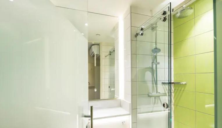 Hotel Modern Ensuite In Brook House, Torrington Place,